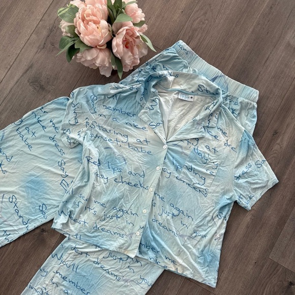 Taylor Swift 1989 Taylor's Version Wildest Dreams Blue Cloud PJ Set - Picture 2 of 8